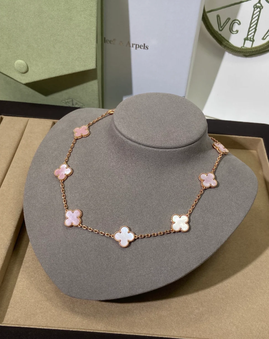 [Select Jewellery] Pink Necklace with Ten Clover Designs