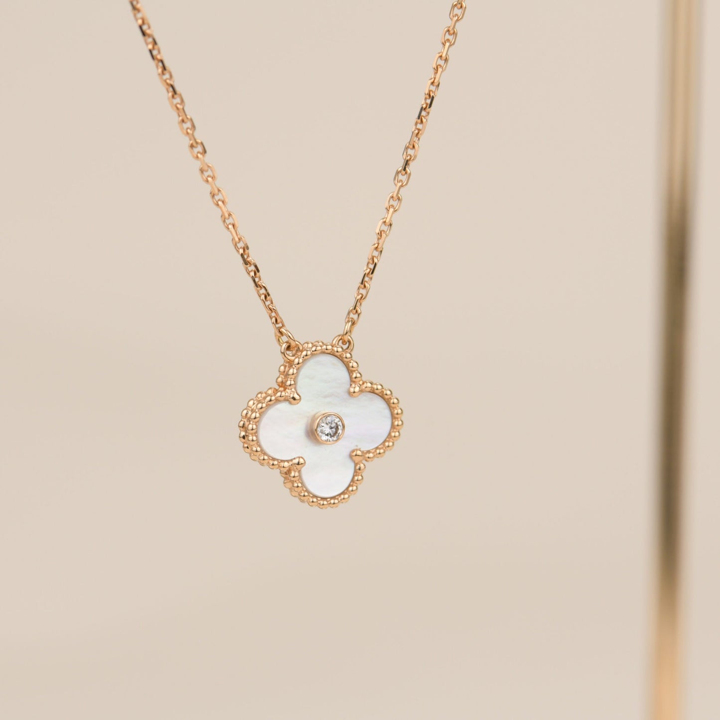 [Select]CLOVER 15MM DIAMOND WHITE FRITILLARIA NECKLACE