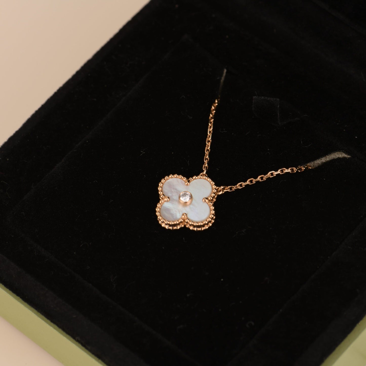 [Select]CLOVER 15MM DIAMOND WHITE FRITILLARIA NECKLACE