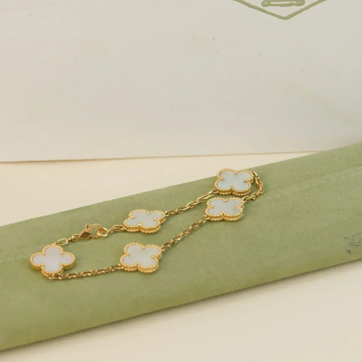 [Select]CLOVER WHITE PEARL MOP 5 MOTIF BRACELET COLLECTION