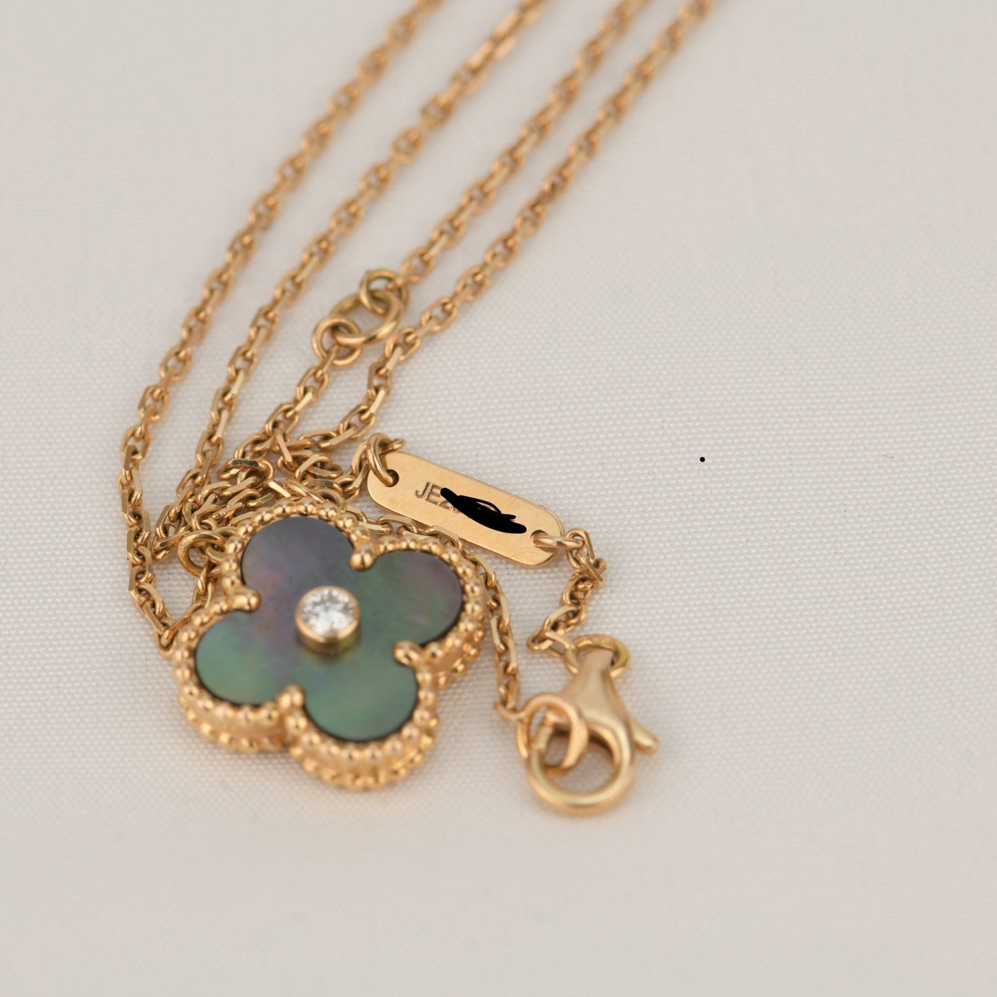 [Select]CLOVER 15MM DIAMOND AND MOTHER-OF-GREY NECKLACE