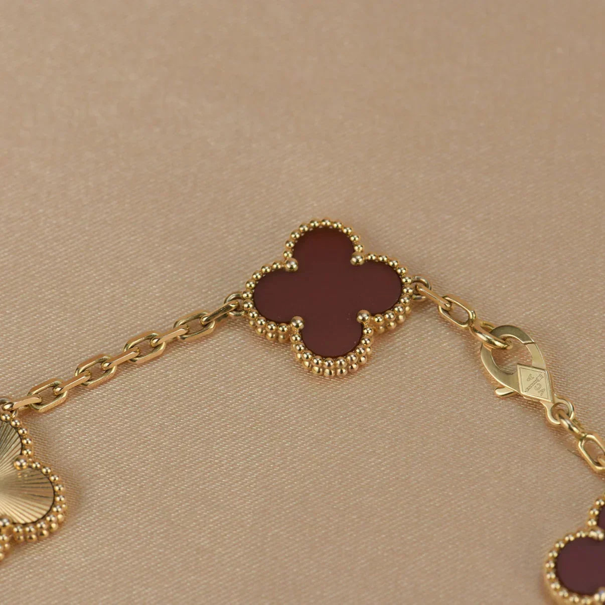 [Select] CLOVER 5 MOTIF RED CORNELIAN BRACELET COLLECTION