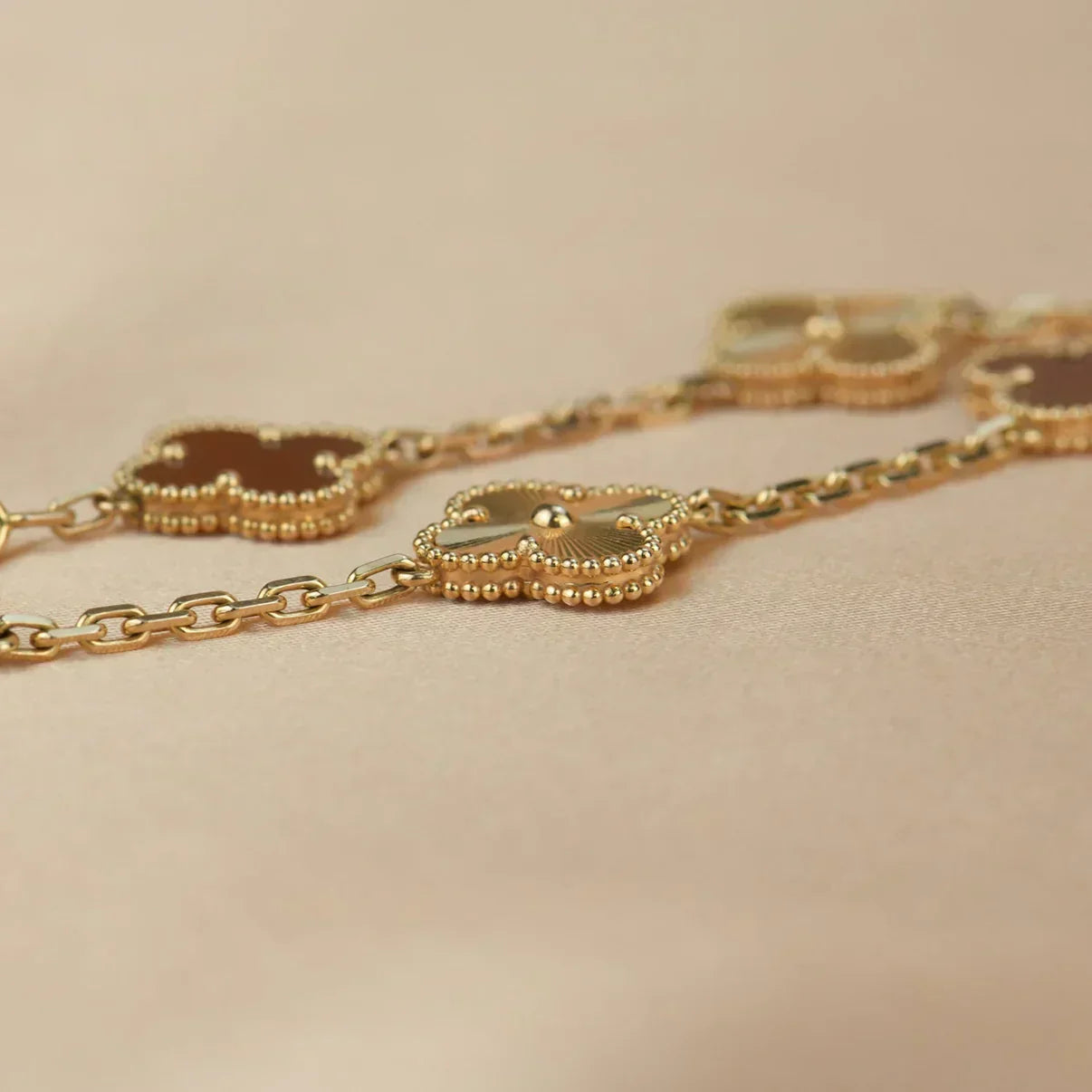 [Select] CLOVER 5 MOTIF RED CORNELIAN BRACELET COLLECTION