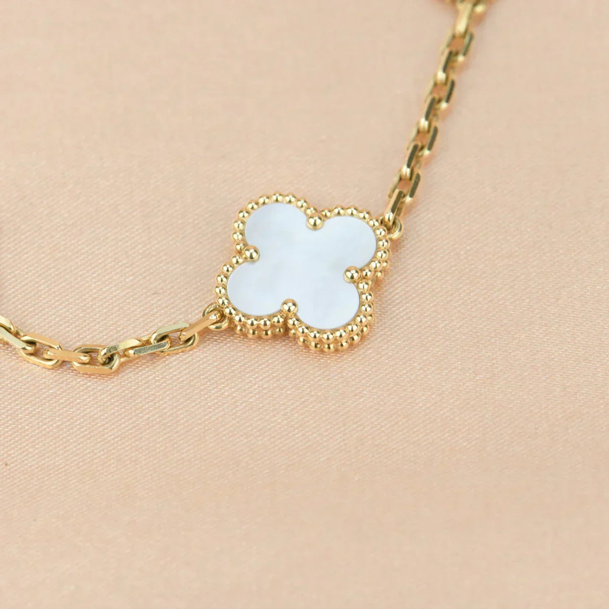 [Select]CLOVER WHITE PEARL MOP 5 MOTIF BRACELET COLLECTION