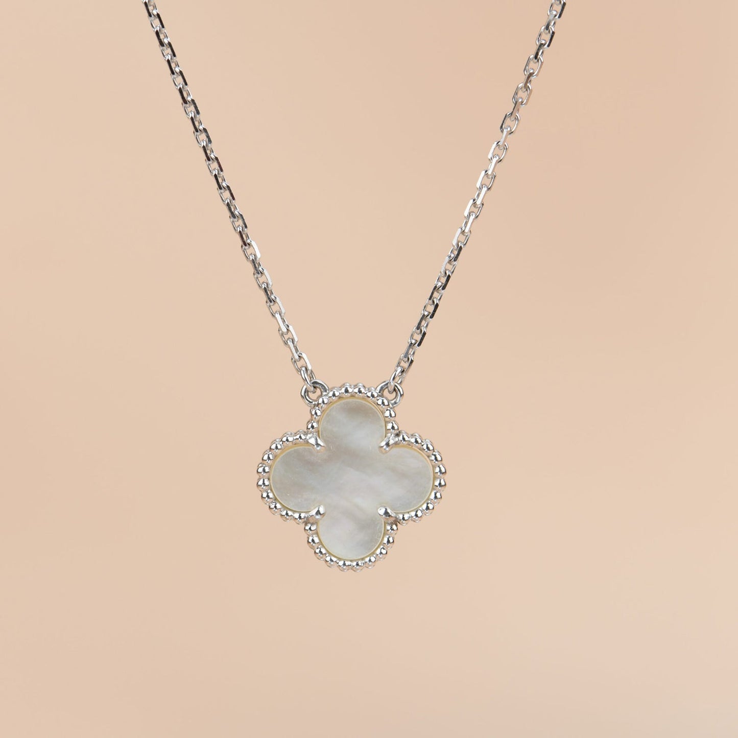 [Select]CLOVER  15MM WHITE MOTHER-OF-PEARL SILVER