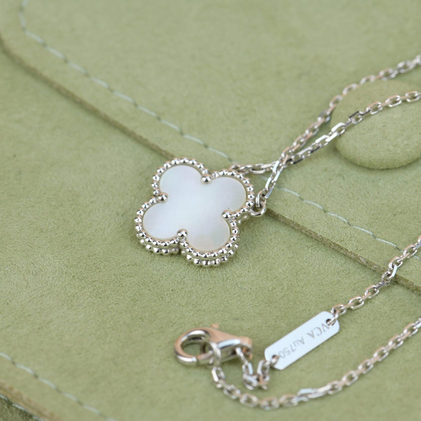 [Select]CLOVER  15MM WHITE MOTHER-OF-PEARL SILVER
