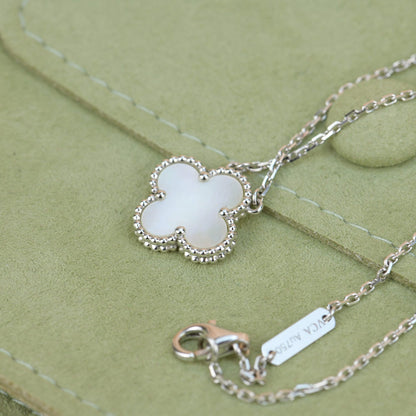 [Select]CLOVER  15MM WHITE MOTHER-OF-PEARL SILVER