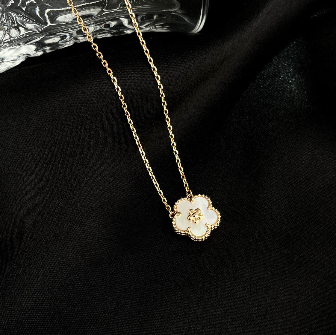[Select]LUCKY  WHITE MOP  PLUM BLOSSOM NECKLACE