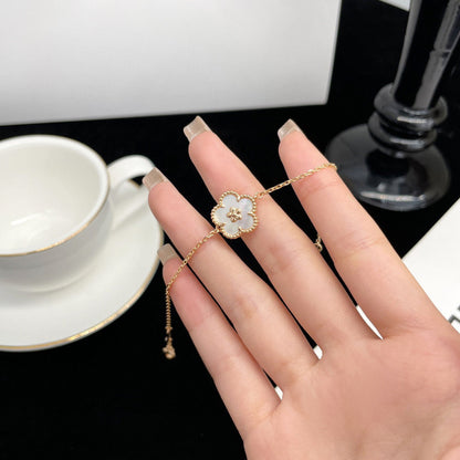 [Select]LUCKY WHITE MOP PLUM BLOSSOM  BRACELET
