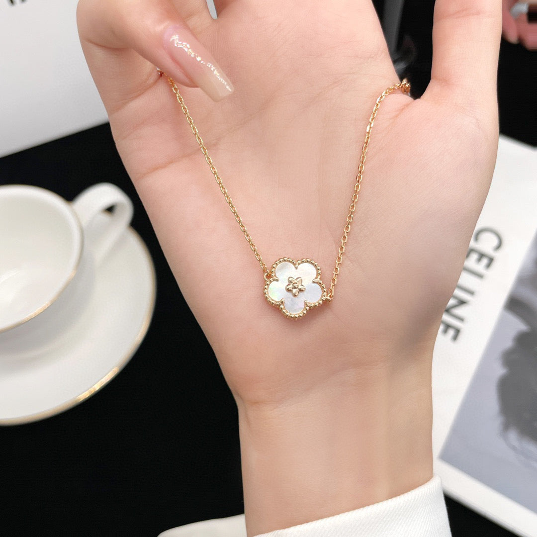 [Select]LUCKY  WHITE MOP  PLUM BLOSSOM NECKLACE