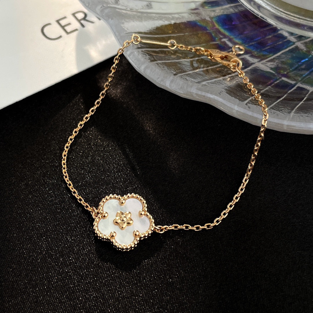 [Select]LUCKY WHITE MOP PLUM BLOSSOM  BRACELET