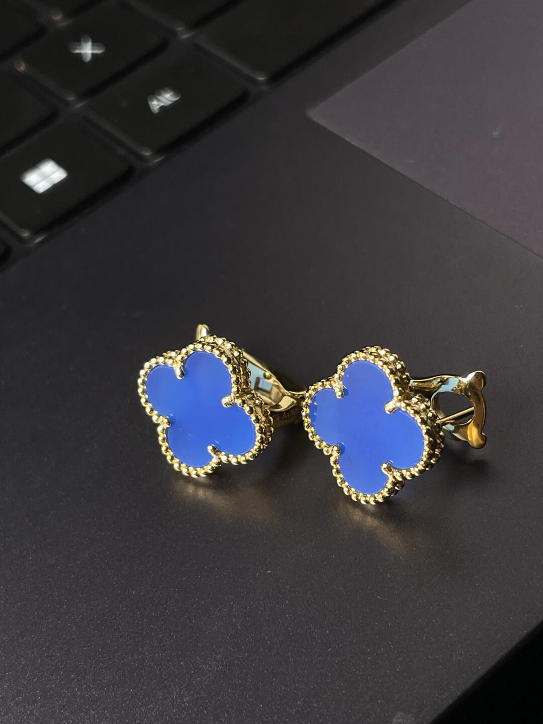 [Select] CLOVER LARGE (20mm) 1 MOTIFS BLUE MOP STUD EARRINGS
