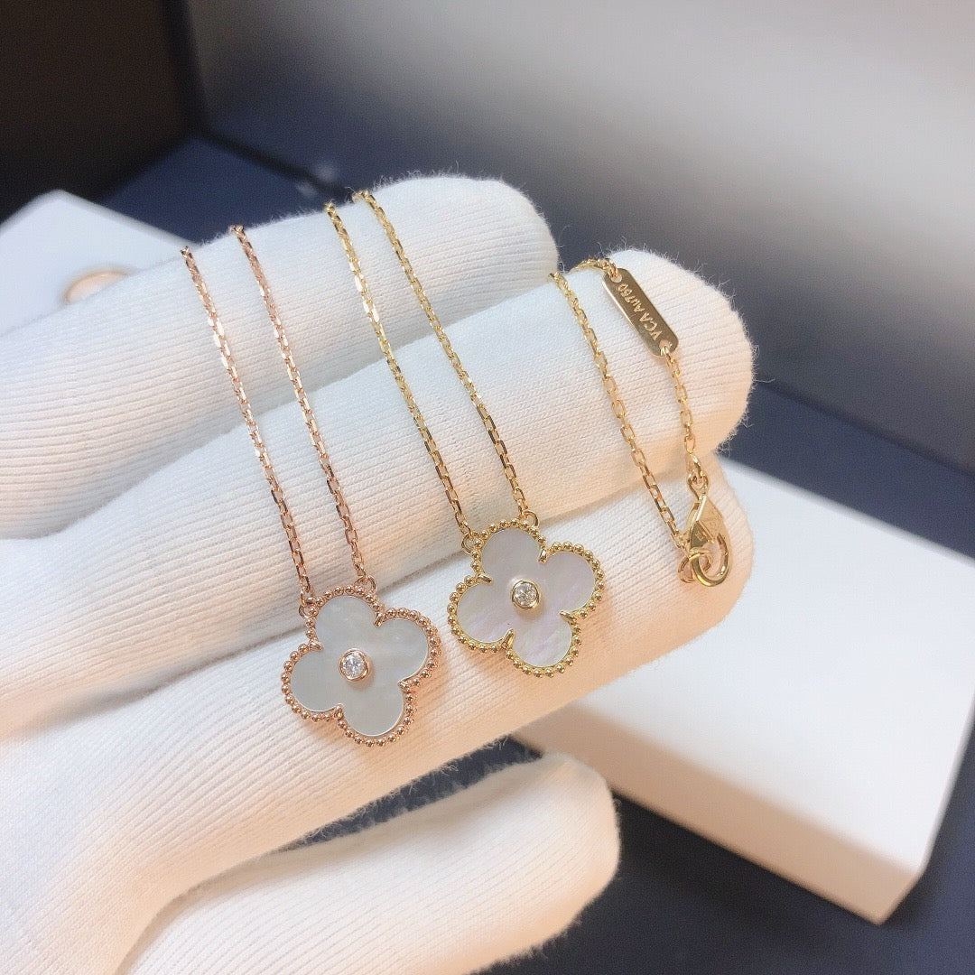 [Select]CLOVER 15MM DIAMOND WHITE FRITILLARIA NECKLACE