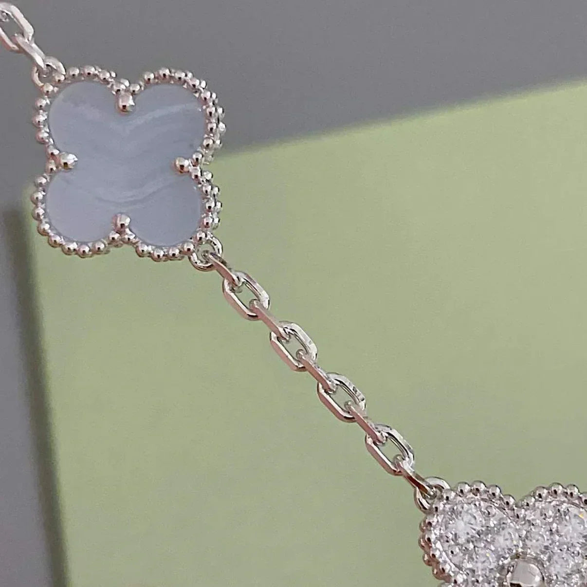 [Select] CLOVER 5 MOTIF PURPLE CHALCEDONY BRACELET COLLECTION