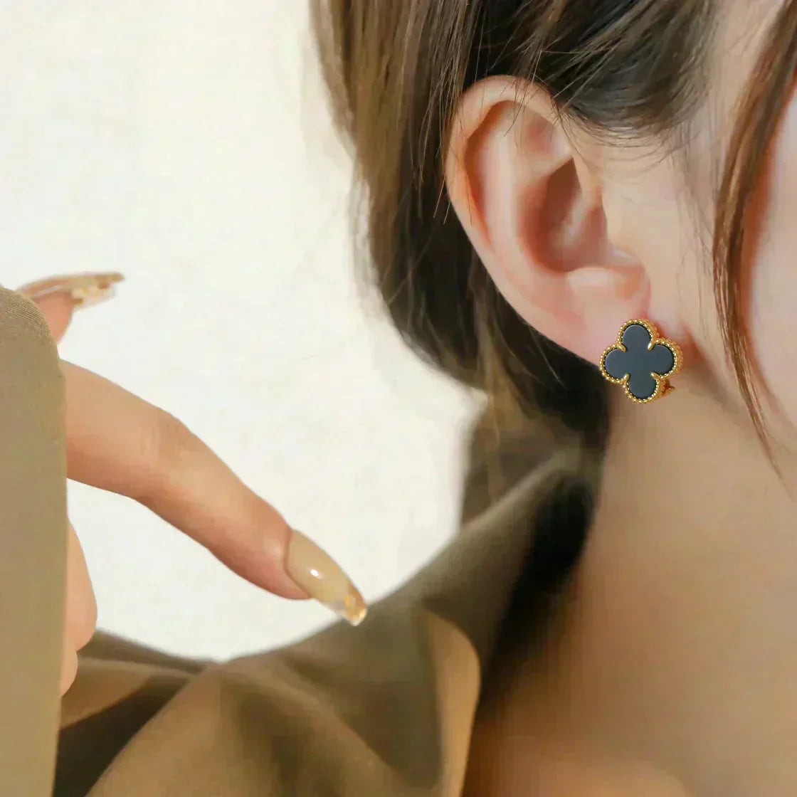 [Select]CLOVER MEDIUM 1 MOTIFS  ONYX STUD EARRINGS