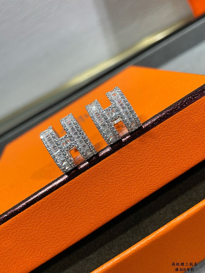 [Select]H STUD EARRINGS WITH SILVER DIAMONDS