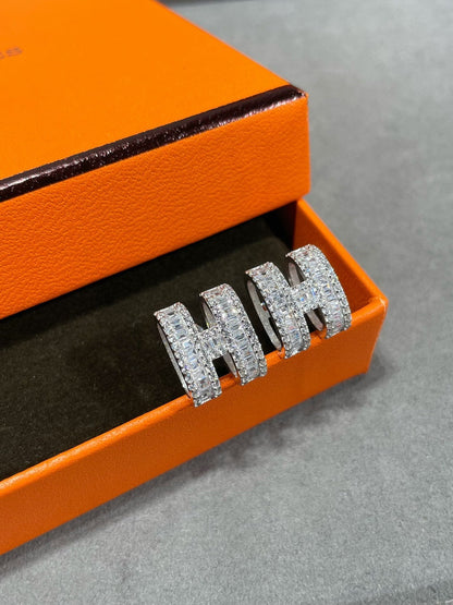 [Select]H STUD EARRINGS WITH SILVER DIAMONDS
