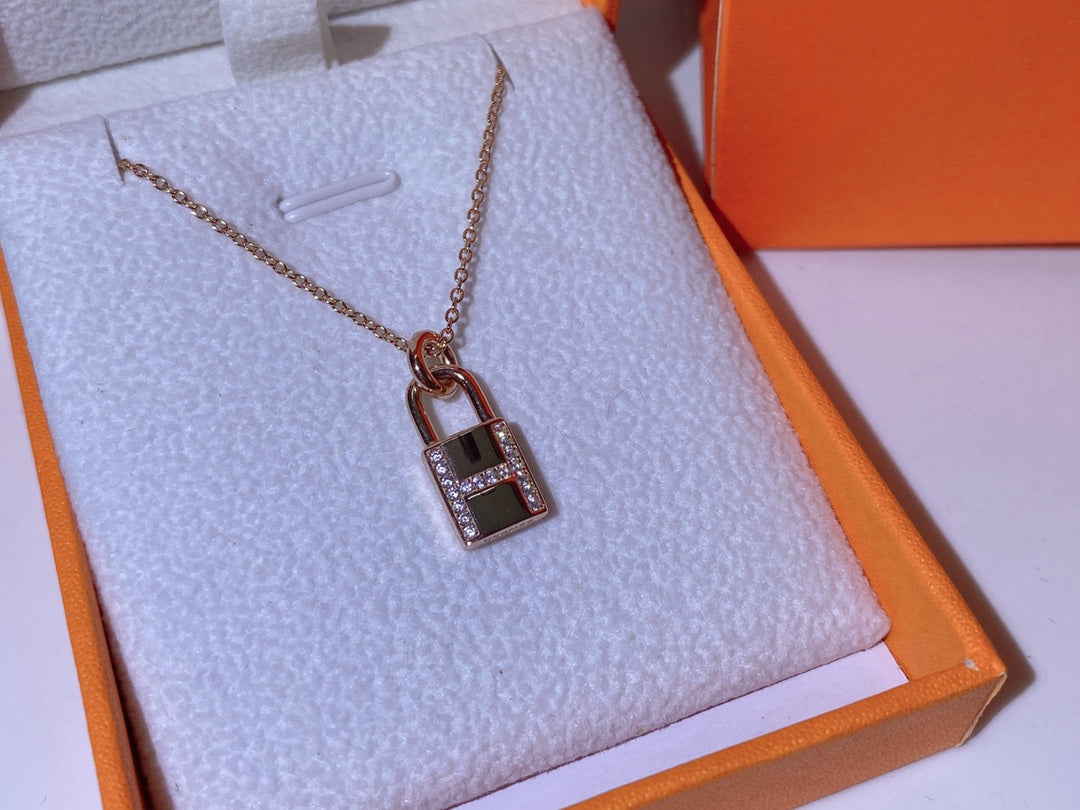 [Select]HM ADVANCED NICHE LOCK HEAD NECKLACE DIAMONDS