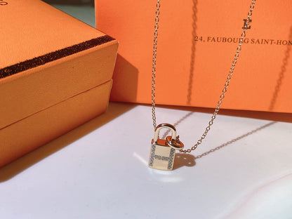 [Select]HM ADVANCED NICHE LOCK HEAD NECKLACE DIAMONDS