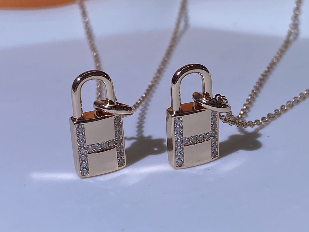 [Select]HM ADVANCED NICHE LOCK HEAD NECKLACE DIAMONDS