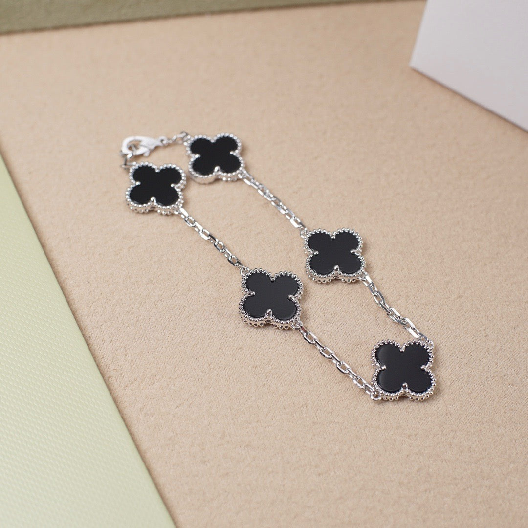 [Select] CLOVER 5 MOTIF ONYXS BRACELET COLLECTION