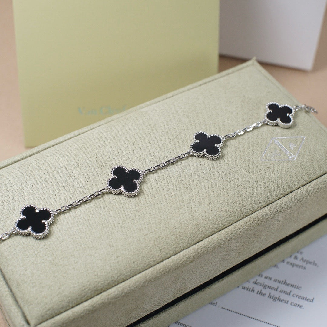 [Select] CLOVER 5 MOTIF ONYXS BRACELET COLLECTION