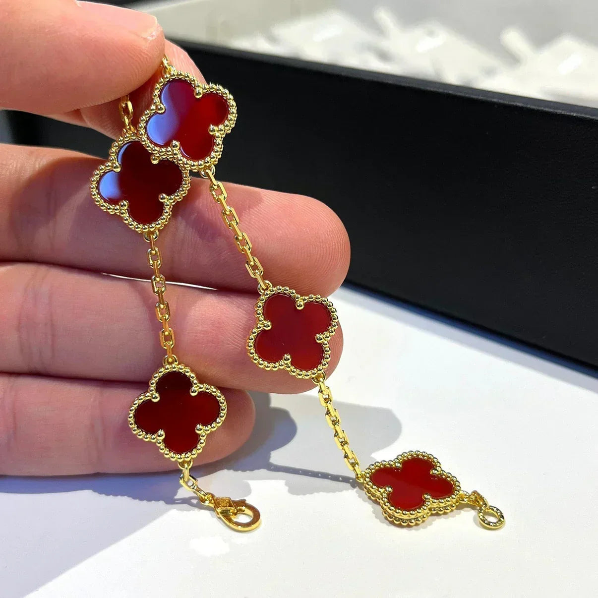 [Select] CLOVER 5 MOTIF RED CORNELIAN BRACELET COLLECTION
