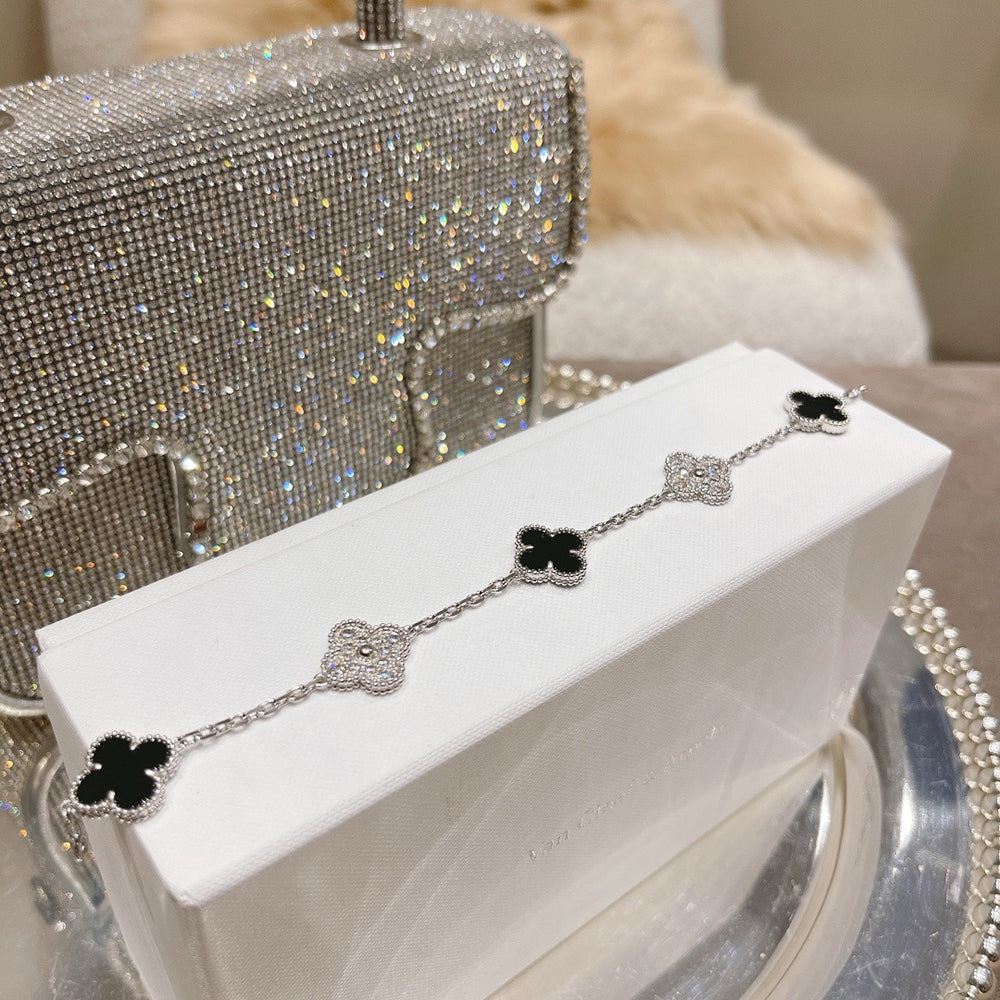[Select] CLOVER 5 MOTIF ONYXS BRACELET COLLECTION