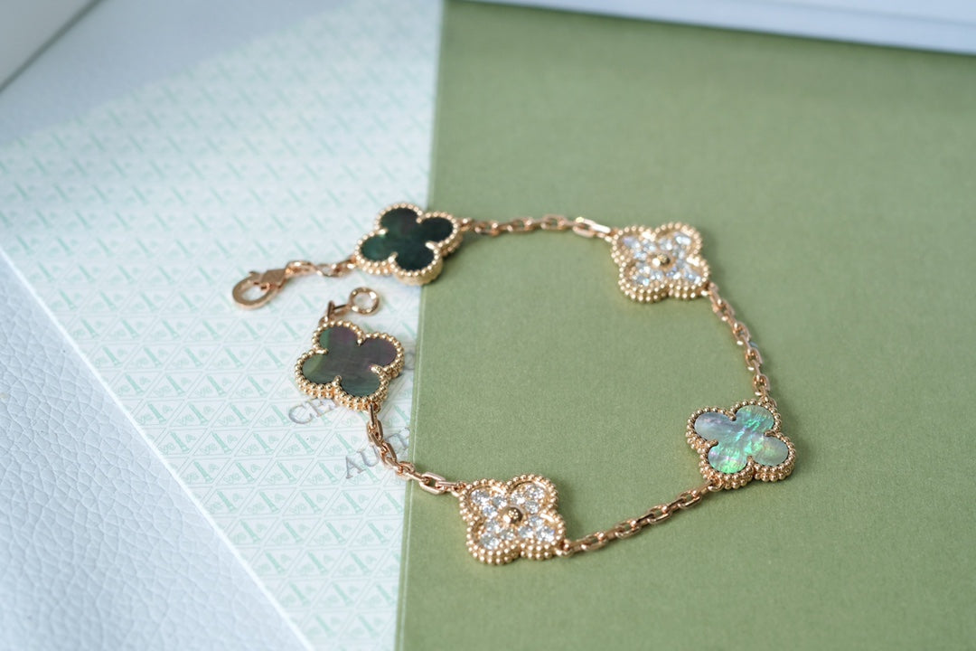 [Select] CLOVER 5 MOTIF GRAY MOP BRACELET COLLECTION
