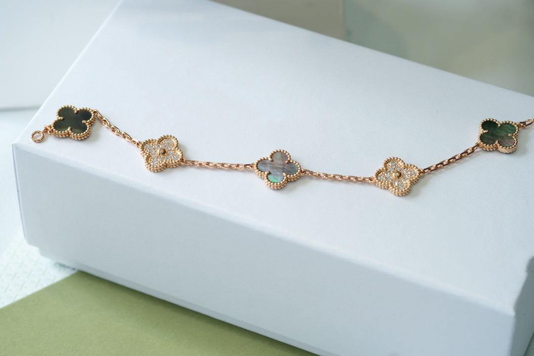 [Select] CLOVER 5 MOTIF GRAY MOP BRACELET COLLECTION