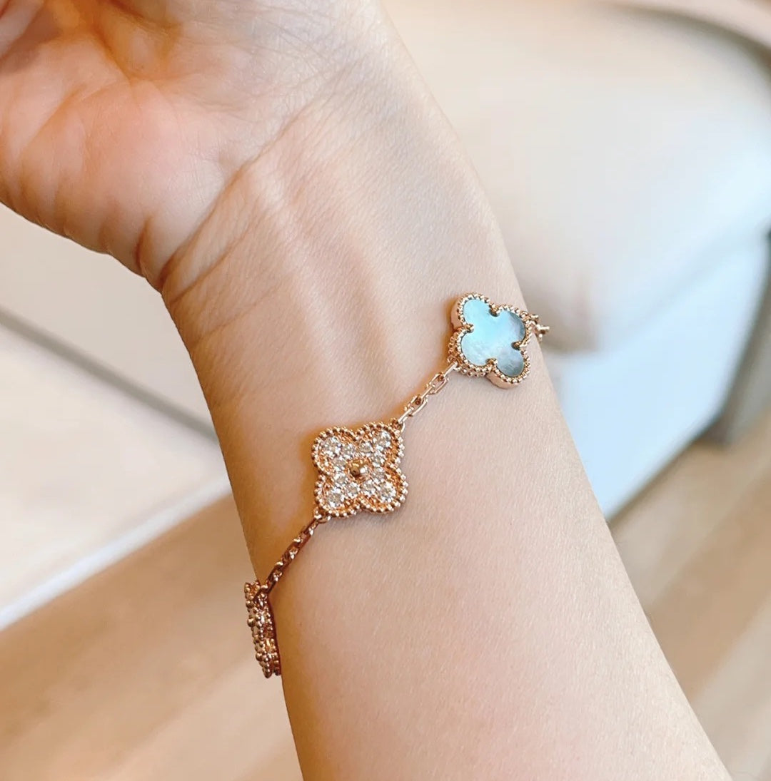 [Select] CLOVER 5 MOTIF GRAY MOP BRACELET COLLECTION