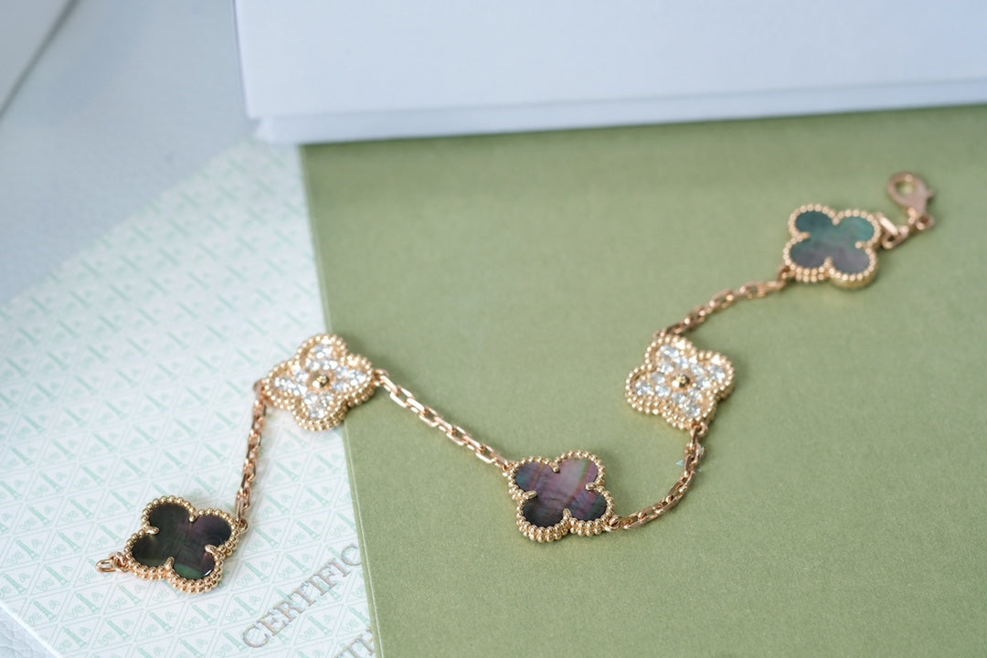 [Select] CLOVER 5 MOTIF GRAY MOP BRACELET COLLECTION