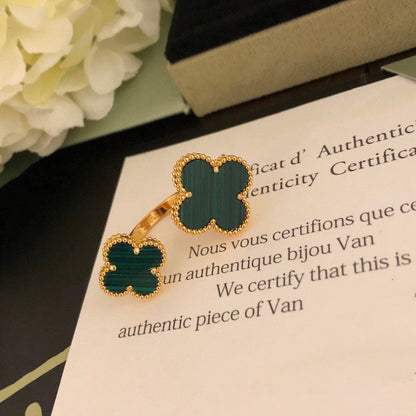 [Select]CLOVER BETWEEN THE FINGER RING