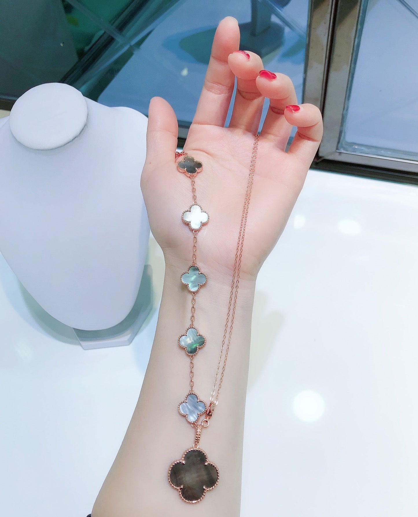 [Select]COMBINED BRACELET 5 MOTIFS AND NECKLACE DARK MOP Select GOLD