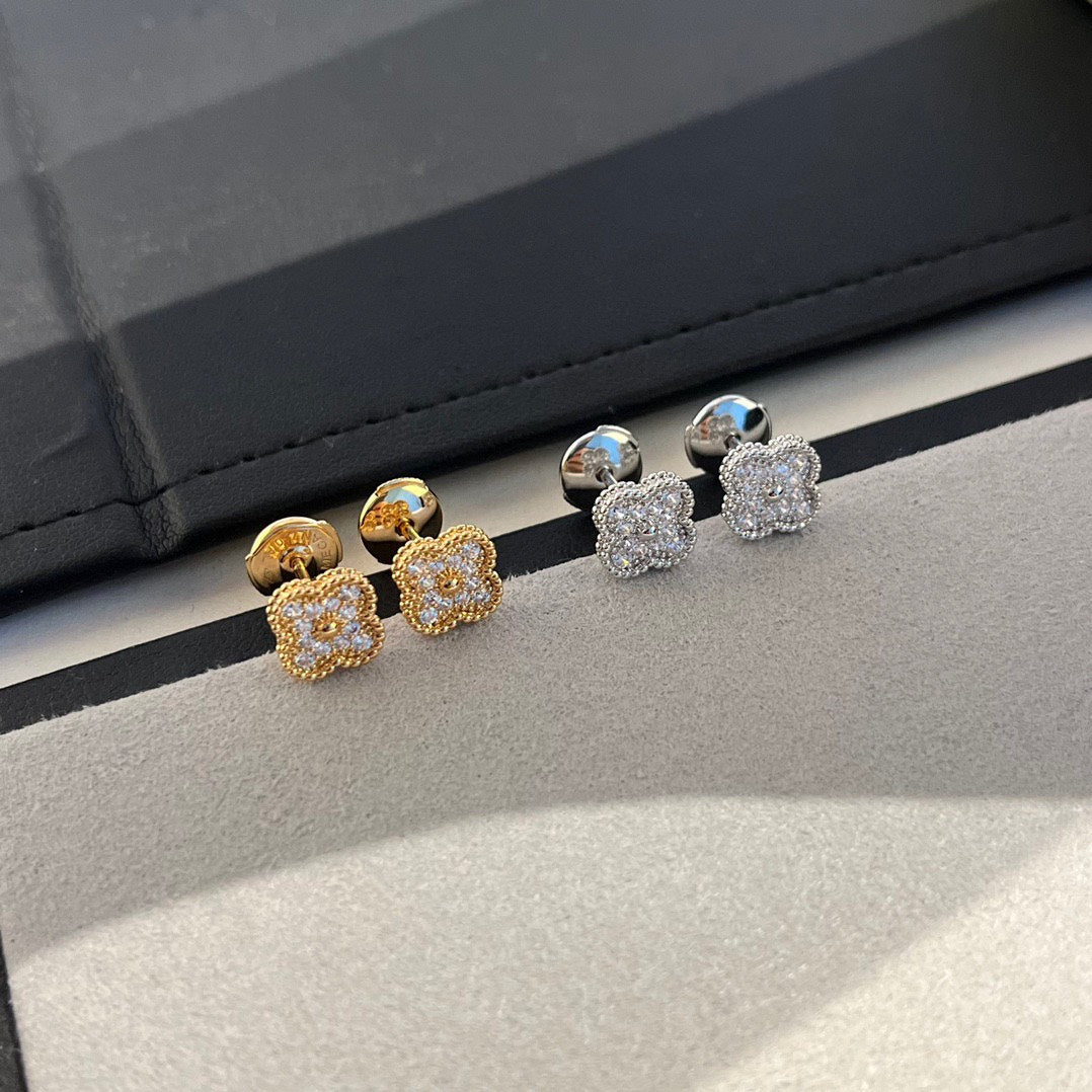 [Select]CLOVER MINI DIAMOND STUD EARRINGS