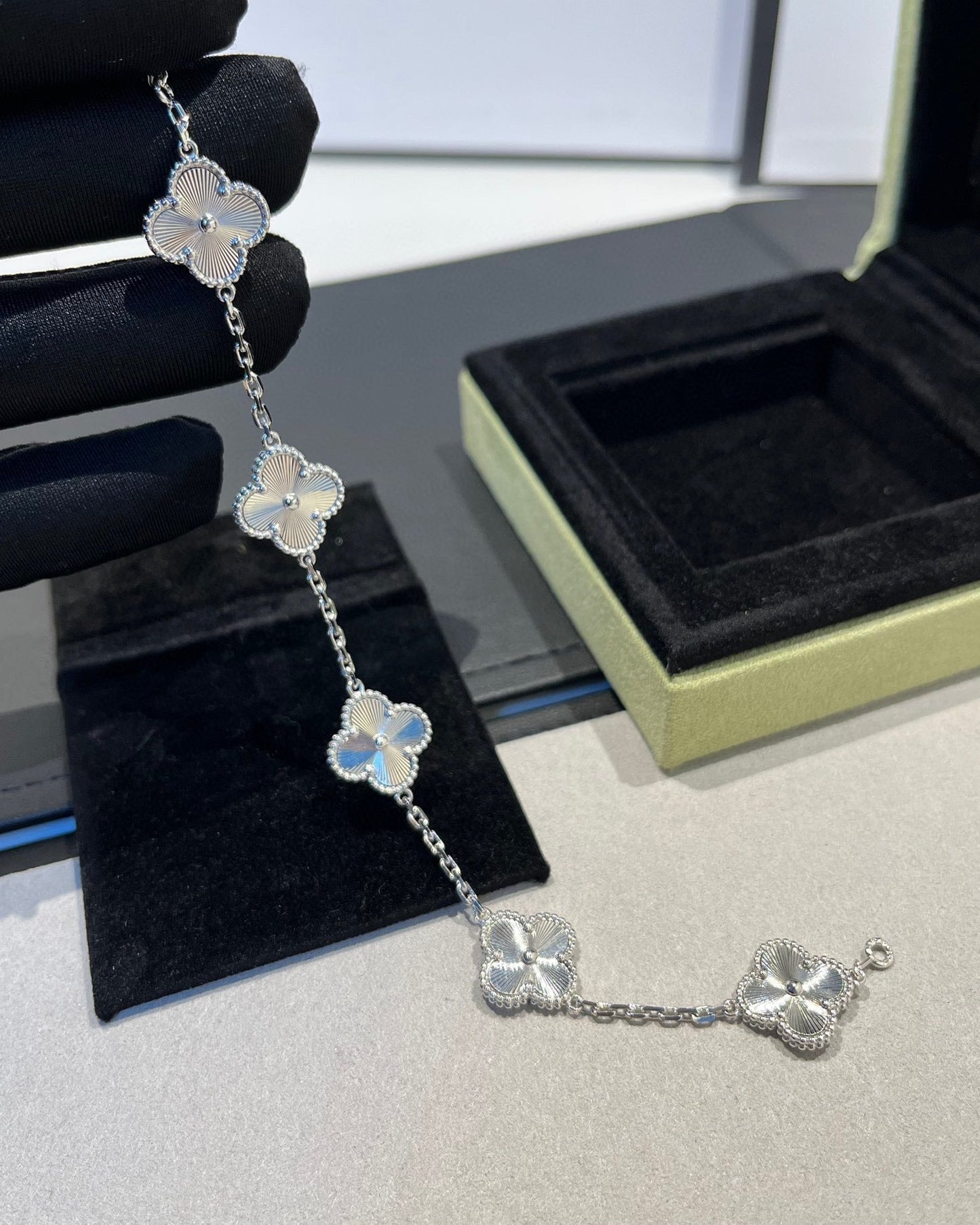 [Select] CLOVER 5 MOTIF LASER BRACELET COLLECTION